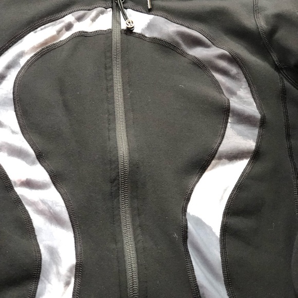 Lululemon Scuba Hoodie - Picture 2 of 8